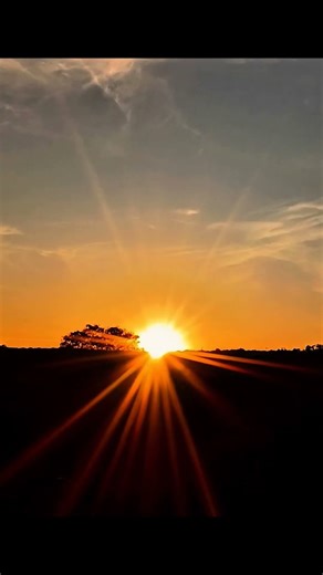 A quiet sunset, moving slowly.#movinghorizon