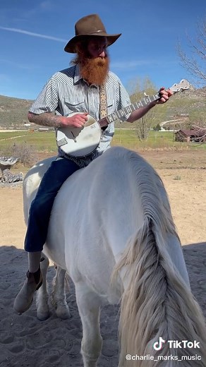 Me and Grace bringing ya some Columbus Stockade Blues - full video on my patreon #banjo #pony #horse #farmlife #folkmusic