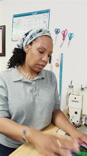 Short Tutorial on how to sew your own piping for pillows and other projects. join my classes to learn more 🥰 #sewingtutorial #pillows #sewingtips