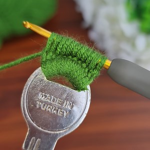 7K views · 65 reactions | Super idea How to make eye-catching crochet key chain ✔ Vay! süper fikir göz alıcı tığ işi. #crochet #knitting #crochet #flowers #knittinglove #crochet #easy #easycrochet #3d #baby #babyblanket #bebekbattaniyesi #bag #hair #hairband #knitting #coaster #tunisian #motif #supla #super #supereasy | Crochet knitting love | Facebook
