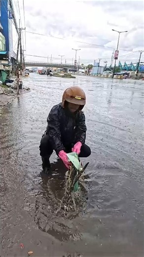 Clearing a Hidden Drain While the Rain Pours Down #shorts #cleaning #plastic #unclog