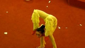 Beautiful Chinese Lady Contortionist [Acrobatic Performance]