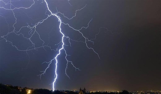 Paratonnerre, foudre, assurance… Comment faire pour protéger sa maison des orages ?