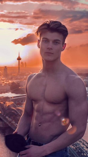 #tiktoktraditions #beautfulboysoftheworld #handsome #beautful #malemodel #leostuke