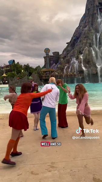 Disfruta Volcano Bay Nights hasta el 31 de octubre