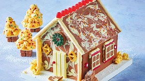 Christmas crack gingerbread house