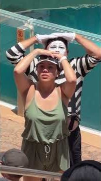 This Mime Is Actually A Genius 😂 #tomthemime #seaworldorlando #comedy