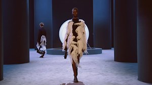 Ir hacia adelante para dar forma a un nuevo hoy. Ve el desfile de la colección Invierno 2021 de Salvatore Ferragamo. | FERRAGAMO