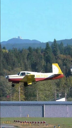 Mooney M20C landing