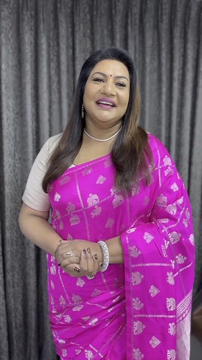 28K views · 843 reactions | Do you find your feet stinking? Well, it's normal for your feet to stink when you use socks and shoes regularly. But you need not put up with it. Here’s a simple hack that you can try at home to stop your feet from stinking. #vcare #prabareddy #vcareclinics #skincaretips #stinkyfeet #stinkysocks | Praba Reddy | Facebook