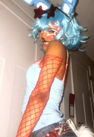 FNAF Cosplay Transition Featuring Toy Bonnie