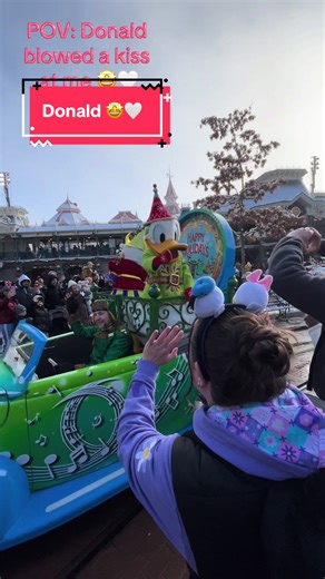 POV: Donald blowed a kiss at me during the parade 🤩💋✨ He is so sweet, he loved my ears 🥰 at Disneyland Paris 💗 #disney #disneyland #paris #fyp #fy