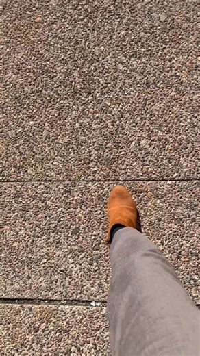 Why are people messaging me asking for info? 樂 Because they’re...