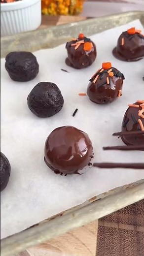 Easy Gluten-Free Halloween Cookie Truffles No-Bake Dairy-Free Treats #goodiegirlcookies #glutenfree
