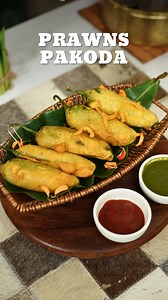 55K views · 1K reactions | Prawns Pakoda ️ Ingredients:- Light green chillies Prawns Salt Turmeric powder Red chilli powder Coriander powder Garam masala Garlic paste Fresh coriander Oil for frying Besan Salt Ajwain Baking soda Tips :- Sauté the pranws & cook 80% only ( Do not overcook ) Make sure Besan battar is not too thick | Ssuvarhna Vijay Bagull | Facebook