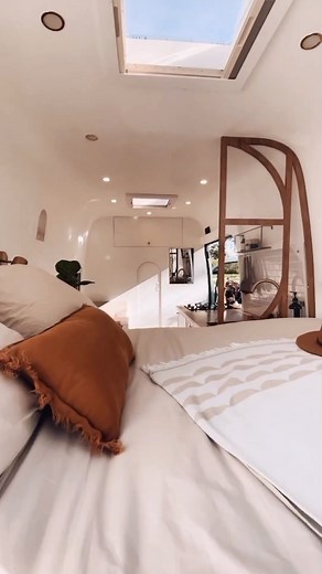 9.8K views · 2.2K reactions | CLEVER CONVERSION勞 Check out @crossroads_lovers ‘ sensational van conversion They don’t come much better than this, brilliant video to go along with it too Find tutorials on how to convert a van yourself at vanlife acadamy (link in our bio @camperhacker ). Follow for more camper content! #campervan #livinginavan #vandecor #vanconversion #motorhomeliving | Camper Hacker | Facebook