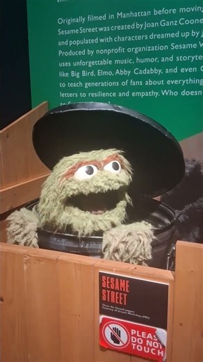 The Socko Show: RiseNY - Oscar the Grouch From Sesame Street