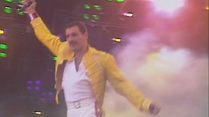 530K views · 10K reactions | We revisit the legendary Queen Magic Tour of 1986 to see how those massive stadium shows were kicked off in style with 'One Vision'! 彩 Watch now ⬇️ https://queen.lnk.to/TheGreatestLive  #QTGLive | Queen | Facebook