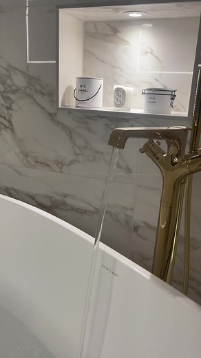 take a bath with me 🛁🤍🍸 #bathroom #bathtub #saturdaynight #relax #fyp #foryou