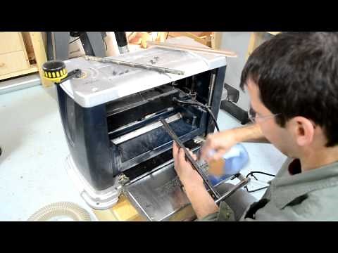 Changing planer knives