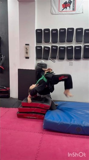 NECK SPRING - GYMNASTICS