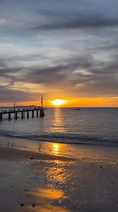 Un hermoso amanecer en Bahía Asunción, con el pequeño muelle como fiel testigo del primer suspiro del día; el mar despierta en silencio y nos regala un momento de paz que solo la naturaleza sabe crear. 🌅✨🌊 #GraciasDios #paisajesnaturales #seguidores #BahíaAsunción #fblifestyle #reflexiones | Mario Alberto Murillo
