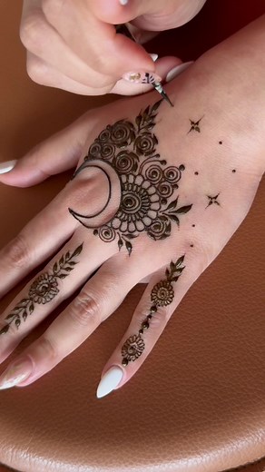 Easy Henna Designs for Beginners: Step-by-Step Guide