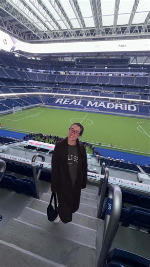 Dayna | TheFoodieTraveller on Instagram: "What a fun experience! @getyourguide sorted us out with tickets for @bernabeu, we managed to pick them up the day before - I love @getyourguide because even on the day you can still grab last minute trip to see the sights! @bernabeu is a must visit in Madrid! Such a cool spot, fun to walk around and see everything from a different perspective! The VIP boxes all had Jamon holders and alcohol right outside each door, pure luxury 😂 An in depth history of R