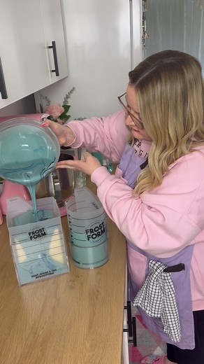 22K views · 13K reactions | Two-tiered cakes are a DREAM to make with Frost Form! 曆 We used our 6-inch Square & 5-inch Round Kits with Mock Ganache Order on www.frostform.com  We ship worldwide! #frostform #birthdaycake #cakedecorating | Frost Form | Facebook