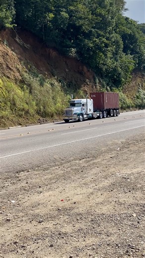 18K views · 473 reactions | Freightliner Condor de Transportes Rubio sobre la Carretera CA5  #JakeBrake #FrenoDeMotor #Trucking #Honduras #TrailerosCatrachos #PesadosDeHonduras #Trucks #FrenoDeMotor #FLD120 | JuanRamos0947 | Facebook