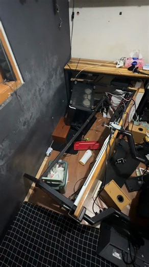 Ekonomi runtuh – smart PC- och desksetup med Ikea