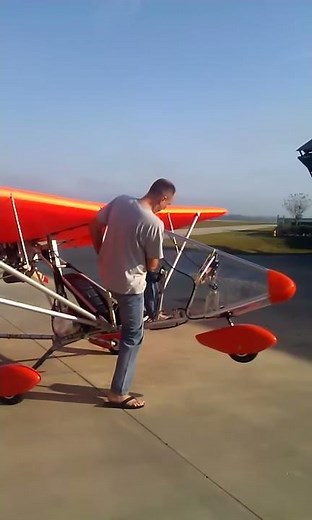 Easy Entry into an Aerolite 103 Ultralight