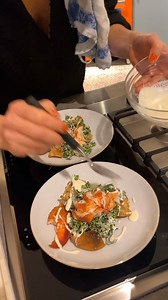 Hörde jag någon säga ”världens enklaste förrätt till nyår”? OK. Här är den. 🙃 https://www.tina.se/hummer-med-gronkal/ | Tina Nordström