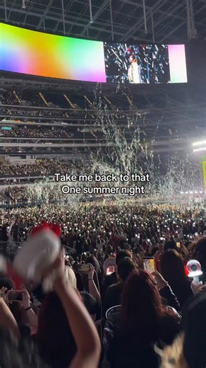 Carolyn ☁️ on Instagram: "What I would give to be in Sofi watching SKZ perform Miroh again right now. The dominate tour felt like a dream 😭💕 #fypシ゚ #kpopfyp #bangchan #leeknow #changbin #hyunjin #jisung #han #felix #seungmin #jeongin #in #straykidskarma"