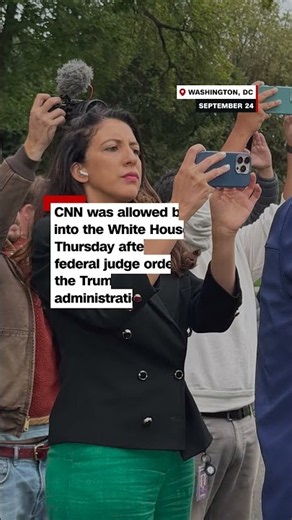 Crowd gathers to welcome CNN reporter back to the White House