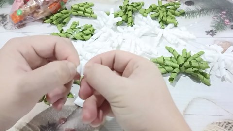 White Gift Bows Curly Ribbon Self Adhesive Twist Tie Bows for Treat Bags, Grosgrain Ribbon, 4 Inches, 6 Packs