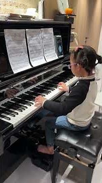Little Girl Piano Playing 小女孩钢琴弹奏