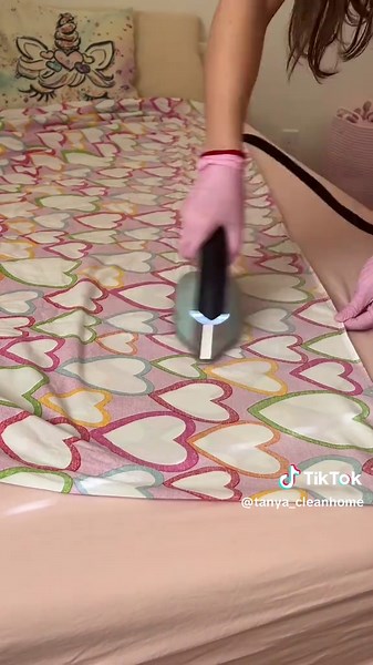 Weekly Bedroom Cleaning Routine Inspired by Russian Moms