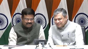 BharOS: भारत के स्वदेशी ऑपरेटिंग सिस्टम की हुई सफल टेस्टिंग, अश्विनी वैष्णव ने कहा- इसे बढ़ेगा BharOSa (भरोसा) | Zee Business