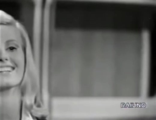 Anno 1968 Signorine Buonasera Un video Rarissimo..Da Canzonissima 68 Walter Chiari si collega con Pippo Baudo che presenta una giuria speciale quella delle nostre "Signorine Buonasera" | Il Favoloso Mondo degli Annunci Televisivi