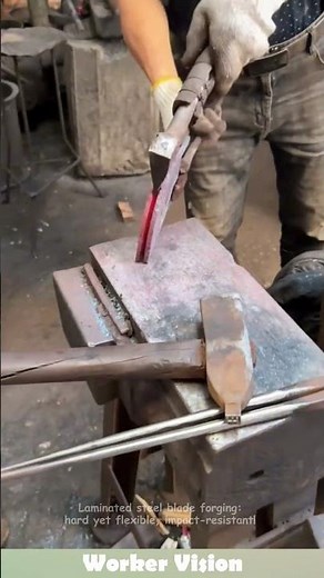 Laminated steel blade forging: hard yet flexible, impact-resistant! #forging #craft