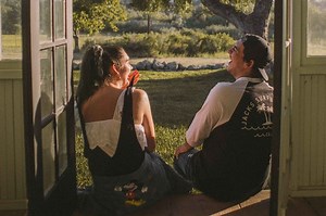 17 Topik Pembicaraan dengan Crush agar Tidak Bosan, Bisa Bahas Ini! - Sonora.id