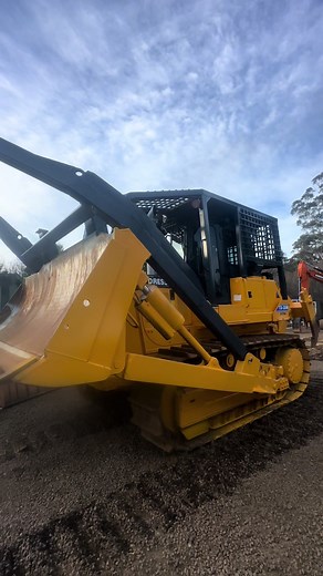 Project TD 20 finally compleat. Stick rake, tree pusher, canopy and repsray. Ready to take on the big jobs. 🤝 #paulevansearthworks #td20 #dozer #forestry #tasmania #logging #machinery #onetrack @Paul Evans786