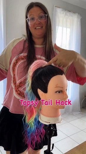 💖Easy ponytail hack you need to know! Use a topsy tail to hide your hair tie or extension wrap for that seamless, pro finish 🤩 🌈 I used our new Rainbow weft ponytail to create this look #hairhack #ponytailtutorial #hairextensions #poppetlocks #hairstyletips | Poppet Locks
