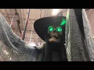 Macabre Witch Animatronic at Home Depot Halloween 2019