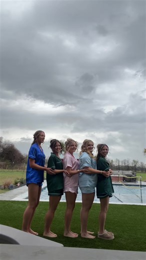 Prom with the girls🪩#prom #transitionvideo #dance #fyp #besties | prom transitions