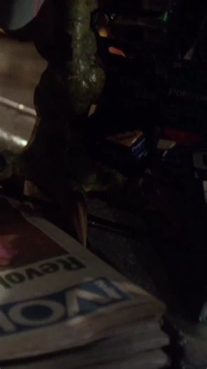 12K views · 5.7K reactions | Dining after midnight in New York with Gremlins. Fun fact, this is the same puppet as the Flasher Gremlin earlier in the movie. . . . #moviescenes #animatronics #horror | Gremlins Museum | Facebook