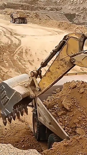 1.6M views · 10K reactions | Cat 390F Loading Power! #Cat390F #ExcavatorLife #HeavyEquipment #MiningWorld #LoadingTime | Earthmover Legends | Facebook