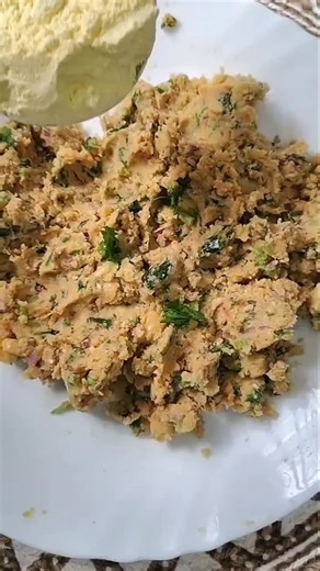 Shristy Pandey on Instagram: "Biwi ko samjhaiye ☺️ #viral #trending #cookingvideo #dailyreels #funny"