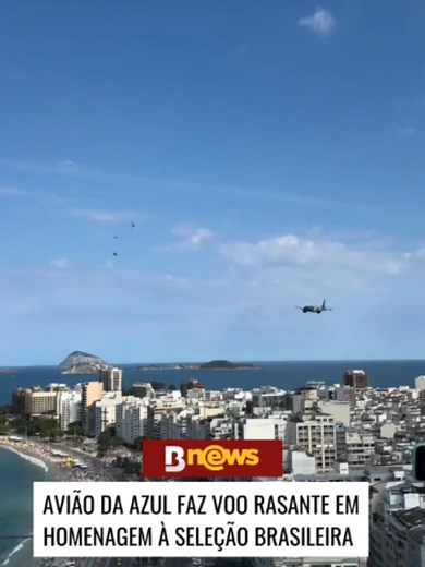 Jato Embraer E195-E2 da Azul faz rasante na orla do Rio em homenagem à Seleção